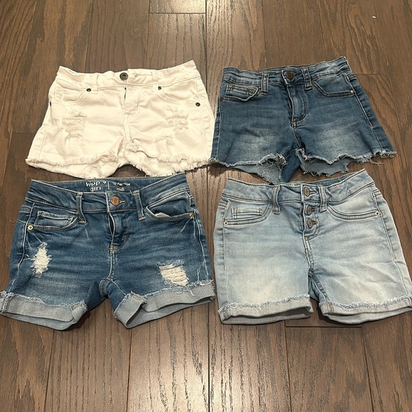 Cute Jean shorts!!💫 - Picture 1 of 5